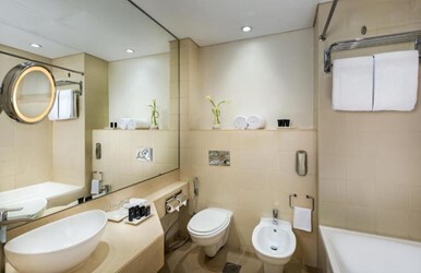 Deluxe king poolview