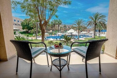 Deluxe king poolview