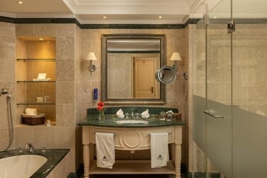 Family Suite with Jacuzzi Golf and sea view