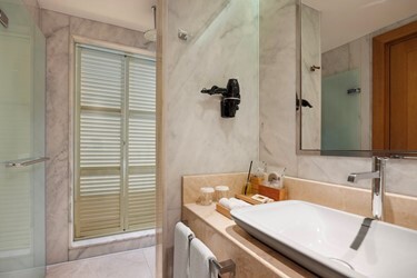 Swim Up Family Suite