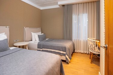 Swim Up Family Suite