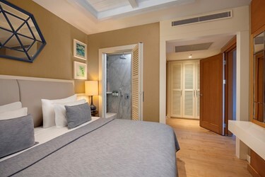 Swim Up Family Suite