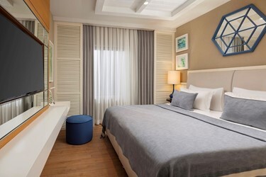 Swim Up Family Suite