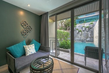 Suite Pool Access Room