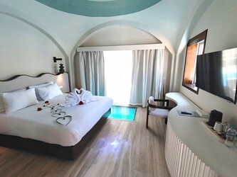 Maldives Room (Hanging Rooms In Lake) Adults Only +14
