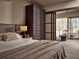 King Evergreen 1-Bedroom Suite with Individual Pool Garden View