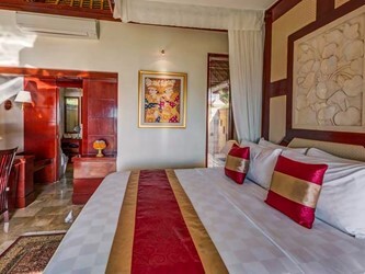 DISCOVERY BEACHFRONT VILLAS