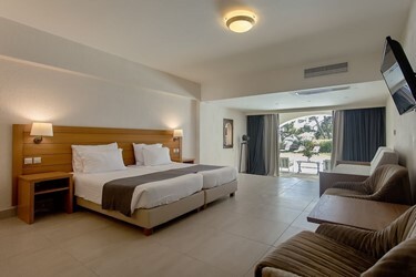 Suite Ionian Blue Sharing Pool