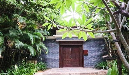 Five-Bedroom Courtyard