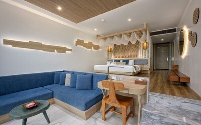 Double Pool Access Ocean View