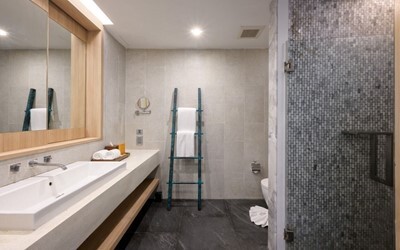 Double Pool Access Ocean View