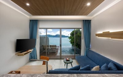 Double Pool Access Ocean View