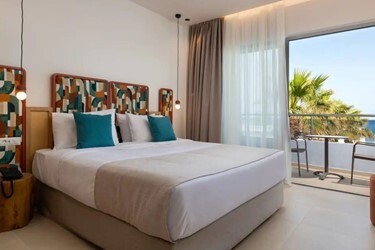 Double Room Deluxe Premium with Sea View