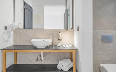 Elegant Double Room Side Sea View