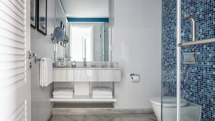 One Bedroom Deluxe Beach Suite Sea View