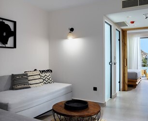 One bedroom suite side sea view shared pool