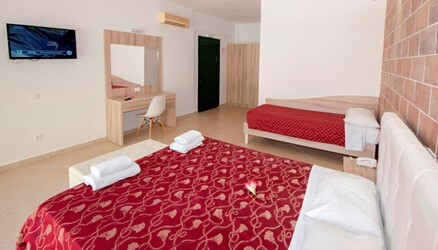 Junior Suite Sharing Pool with Sea View