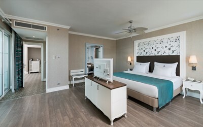 King Suite Sea View With Jacuzzi
