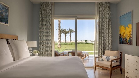 One Bedroom Premium Beach Suite Sea View