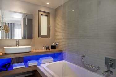 Family Suite Sharing Pool Side Sea View