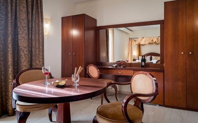 Deluxe Suite Main Building 