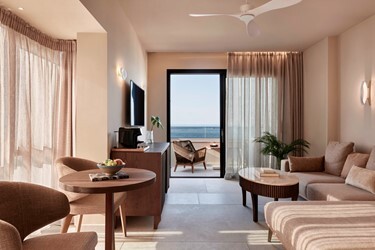 Executive Suite Sea Front with Jacuzzi