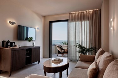 Executive Suite Sea Front with Jacuzzi