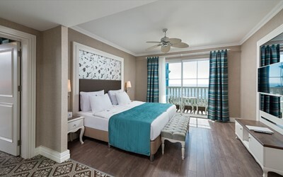 King Suite Land View (Jacuzzi)