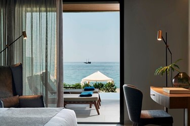 Executive Suite Sea Front with Private Pool