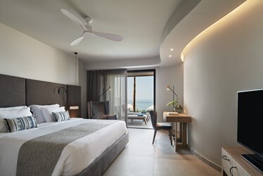 Executive Suite Sea Front with Private Pool