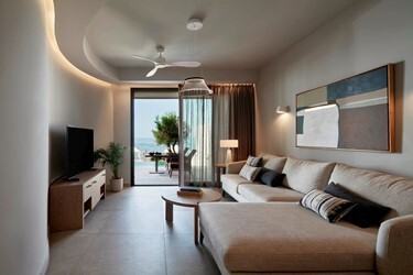 Executive Suite Sea Front with Private Pool