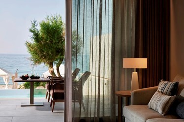 Executive Suite Sea Front with Private Pool