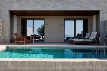 Executive Suite Sea Front with Private Pool