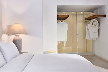 White Suite Sea View