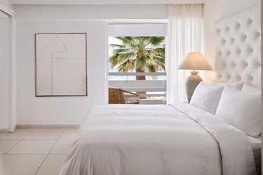 White Family Sea View