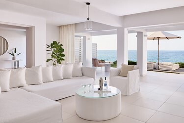 Villa White Seafront Prive Pool