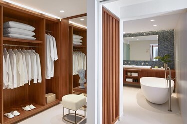 Villa White Seafront Prive Pool