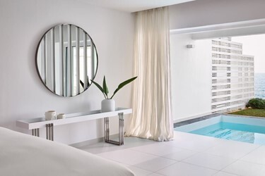 Villa White Seafront Prive Pool