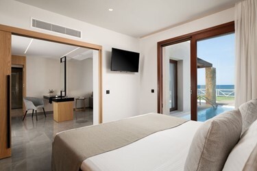 Luxury Suite Sea Front Private Pool