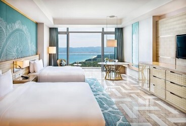 Imperial Club Ocean View Queen Bed Room