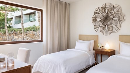 Amirandes VIP 2-Bedroom Suite With Gym & Private Pool with Sea View