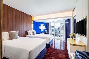 Cruise Executive Club Lounge Room