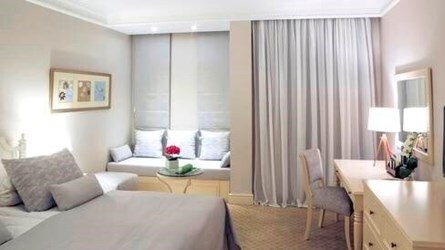 DELUXE DOUBLE ROOM