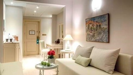 ONE BEDROOM FAMILY ROOM