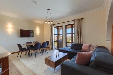 SUPERIOR VILLA