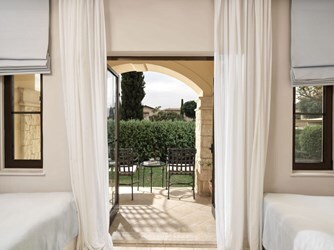 JUNIOR VILLA