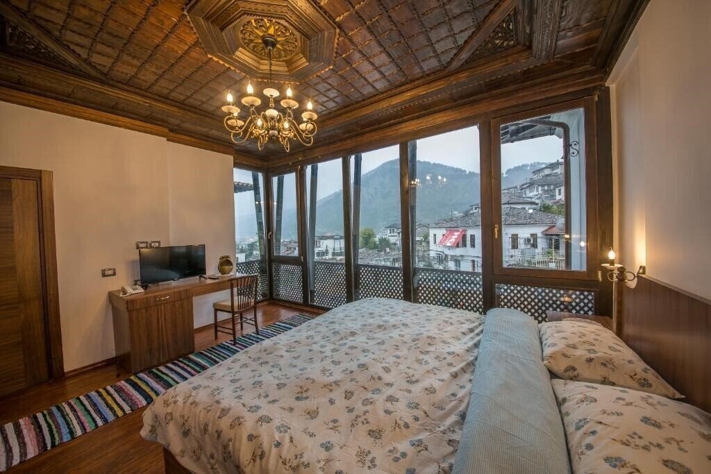 Фото Hotel Onufri Berat 4*