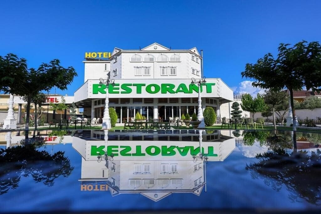 Готель Hotel Familja 3*