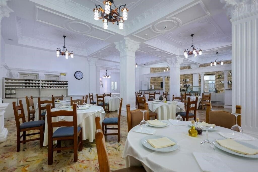 Фотографія Hotel Familja 3*