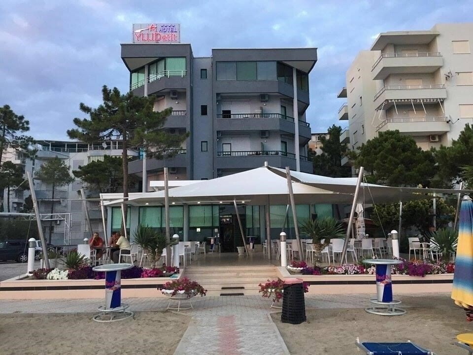 Отель Hotel Ylli I Detit 4*